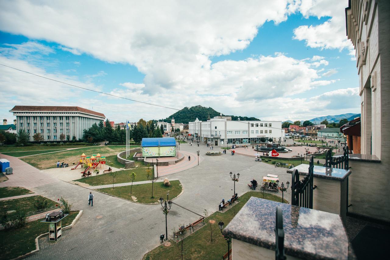 Prince Khust Exterior foto